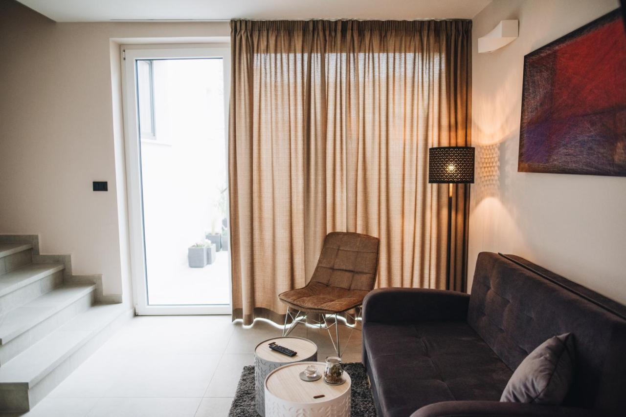 Stay In The Very Heart Of Porec - 50M To The Beach エクステリア 写真