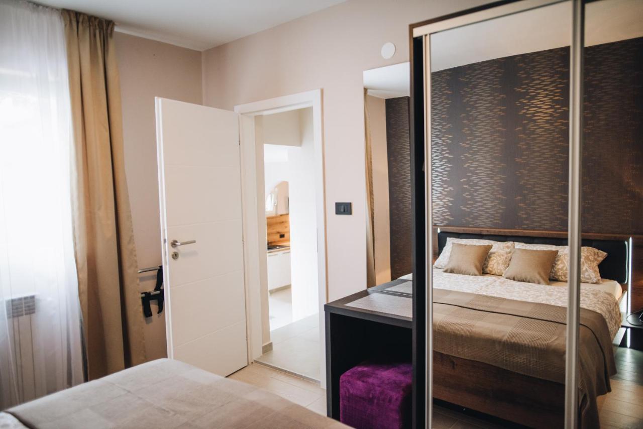 Stay In The Very Heart Of Porec - 50M To The Beach エクステリア 写真