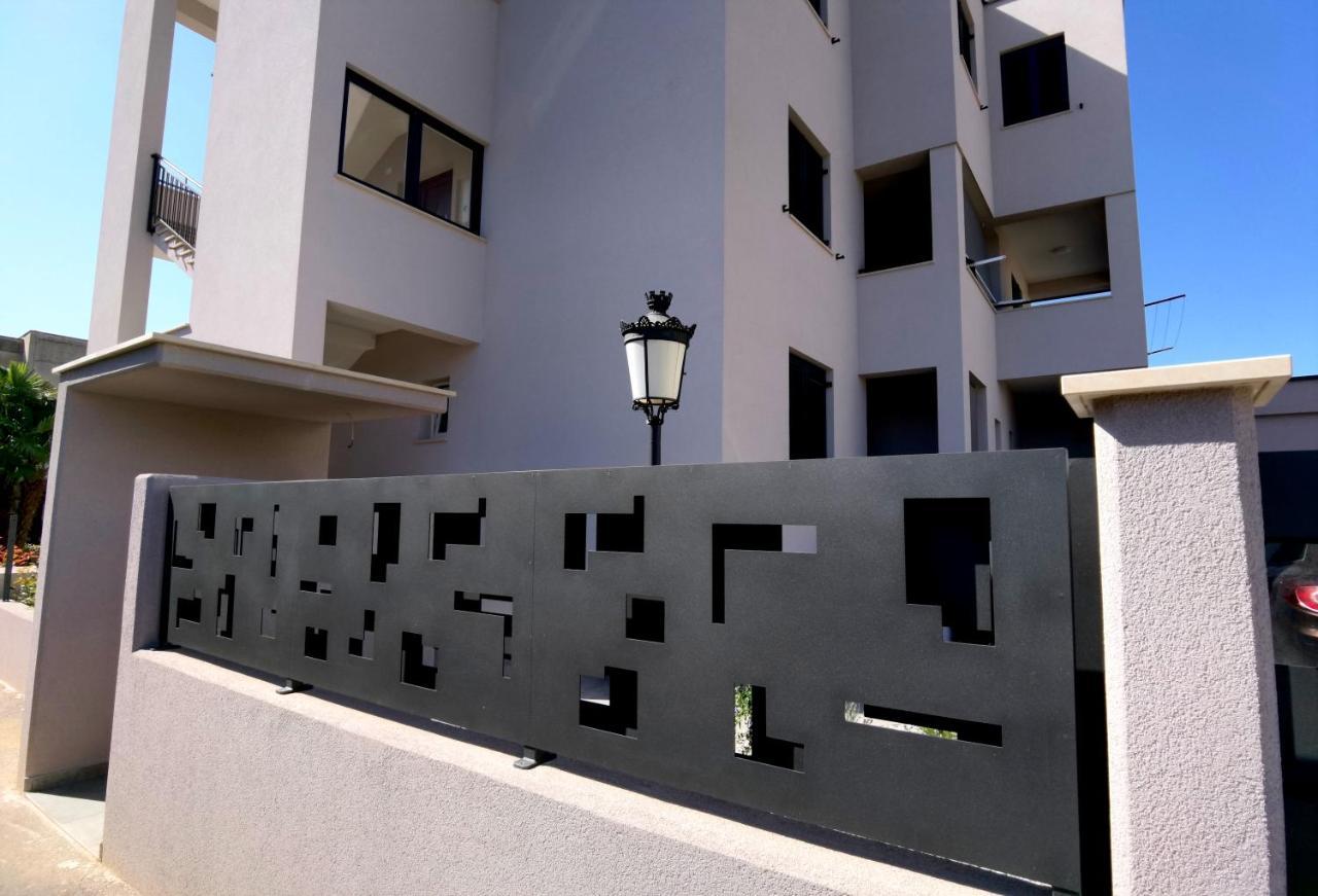 Stay In The Very Heart Of Porec - 50M To The Beach エクステリア 写真