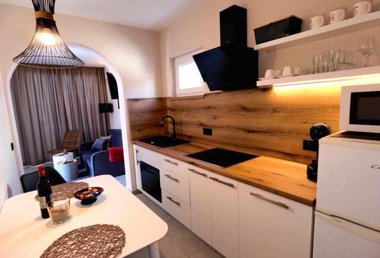 Stay In The Very Heart Of Porec - 50M To The Beach エクステリア 写真